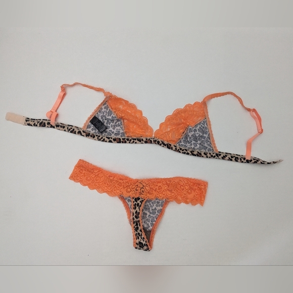 Leopard Print Bra and Thong Set S/M - Picture 2 of 9